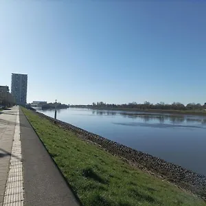 Hollaendisches Kajuetboot Nixe Botel